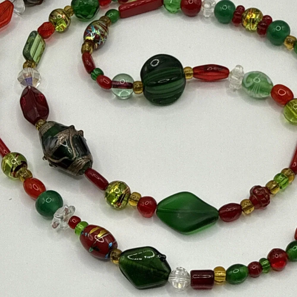 Vintage Necklace‎ Art Glass Red Green Beads Round & Figural Abstract Beaded 14in - Picture 3 of 16